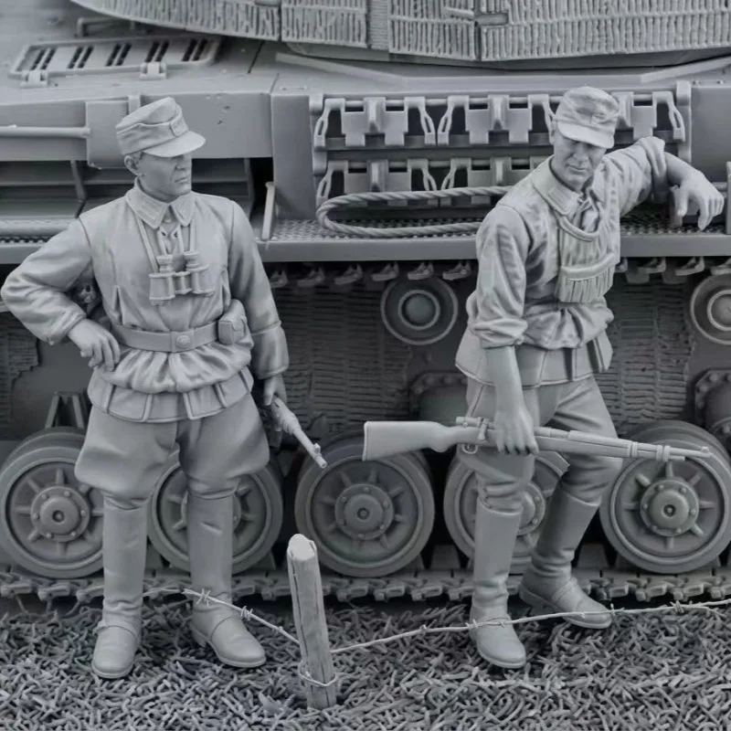 1/35 Scale Resin Figure Assembled Model Kit Modeling Tank Soldier 2 People GK Statue Unassembled and Unpainted Diorama Toys