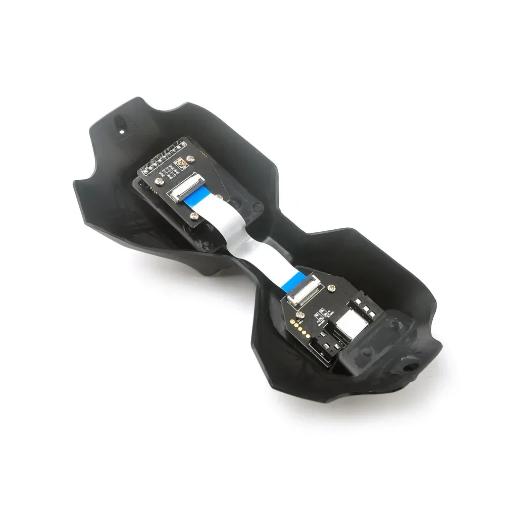 Module Adaptateur Analogique D2A FPV pour DJI FPV v1/v2 en gros plan sur fond noir