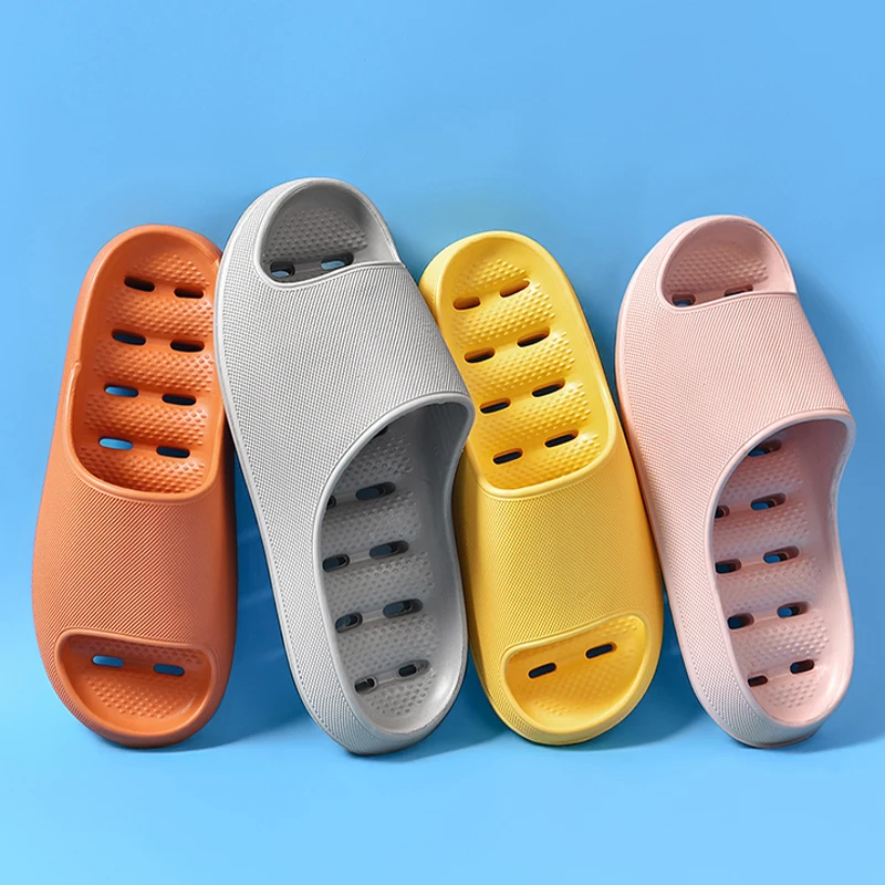 Summer Womens Slippers Hollow Light Soft Fashion Clogs Girl Couple Slippers Sandals Women Bathroom Slides Soft Platform Sandals
