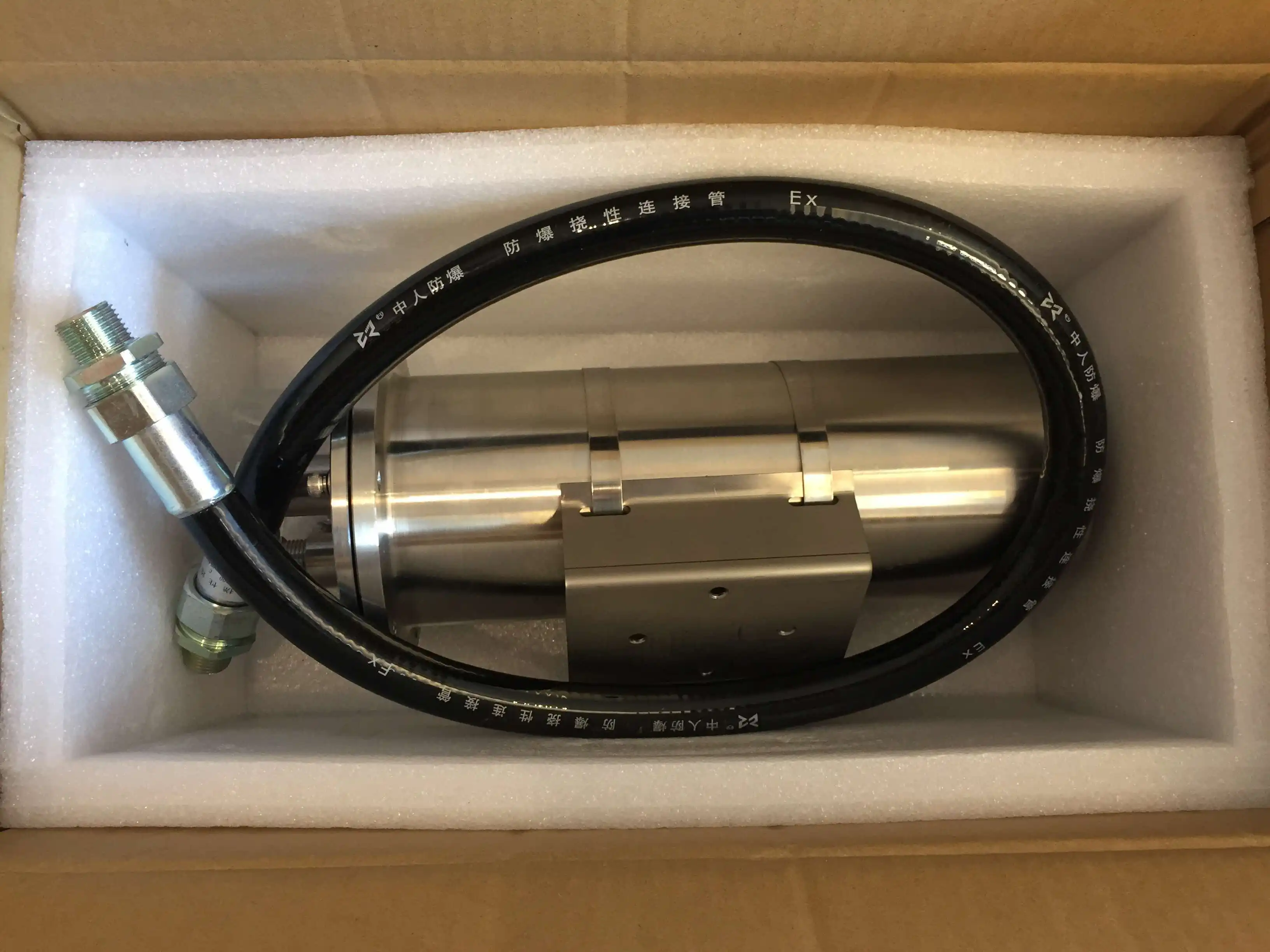 Explosion-proof ExdII CT6 IP66 Waterproof Water Cooling CCTV Camera Housing 105x275mm 304 316 Stainless Steel Outdoor Enclosure