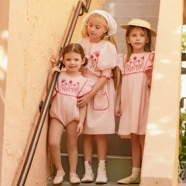 Collection AP Venice Pink SS26, robe à manches volantes brodée de fleurs pour filles, adorable combinaison pour bébé, ensemble de vêtements en lin et coton 1