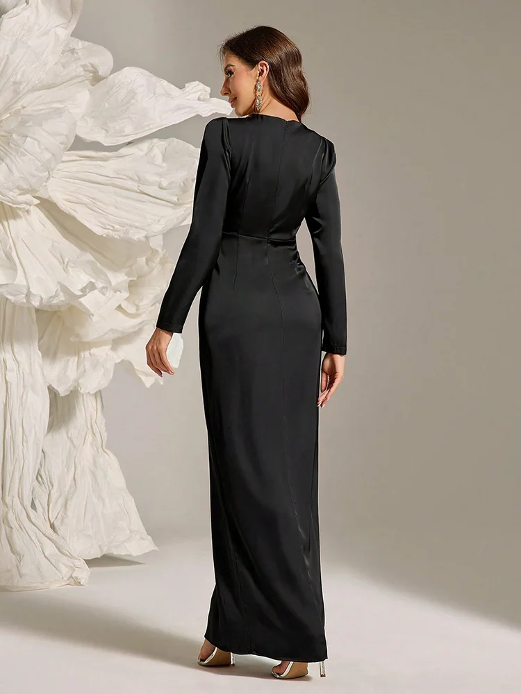 فستان مرصع بالكريستال