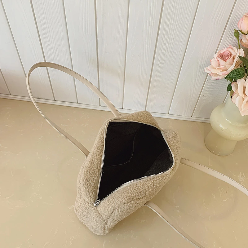 Winter-Pendler-Umhängetaschen für Damen, 2025, luxuriöse Designer-Handtaschen aus Lammwolle, große lässige Tasche, große Kapazität, Kissen-Unterarmtasche – Detail 4