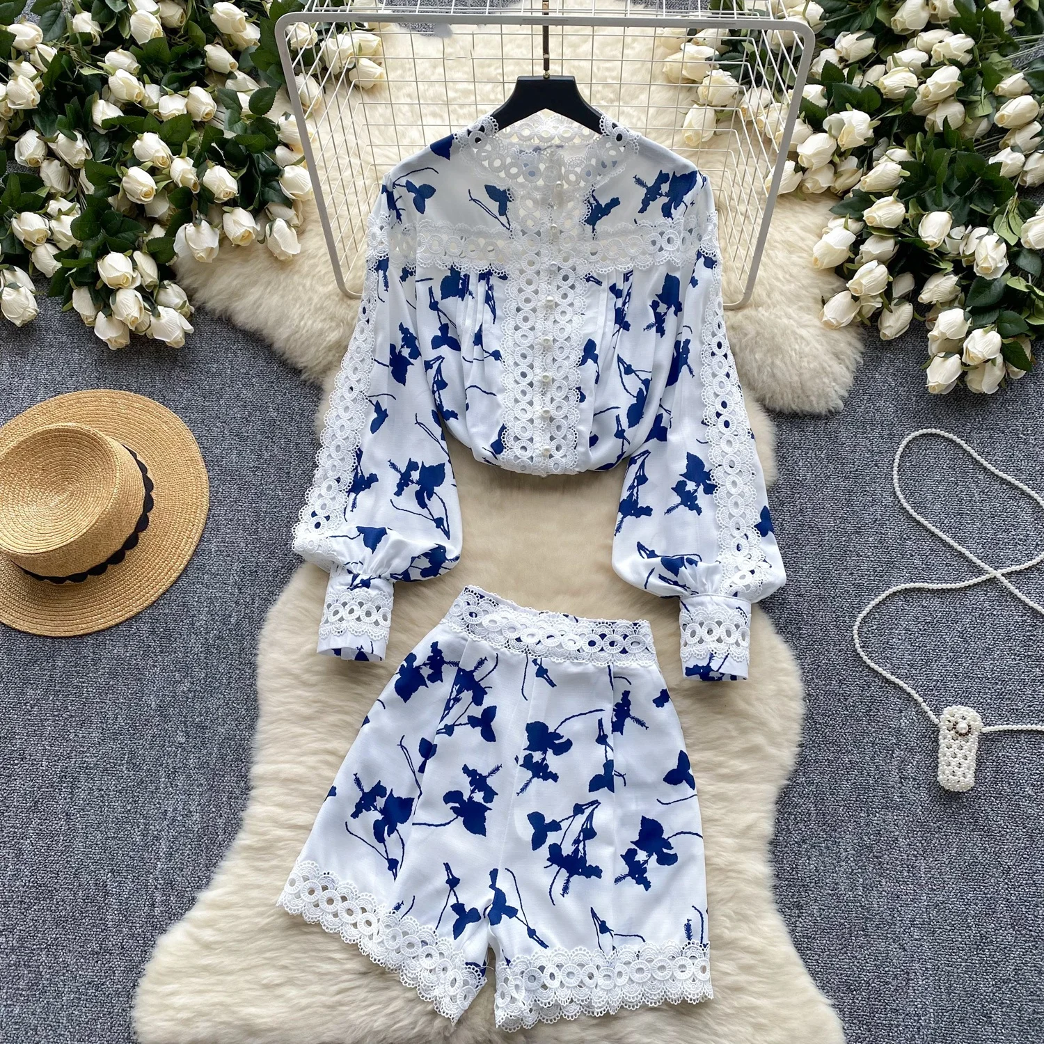 

Женский комплект из 2 предметов Clothland, Элегантная блузка с принтом и шорты, кружевная Лоскутная рубашка с длинным рукавом и мини-шорты на молнии, TA473, на лето