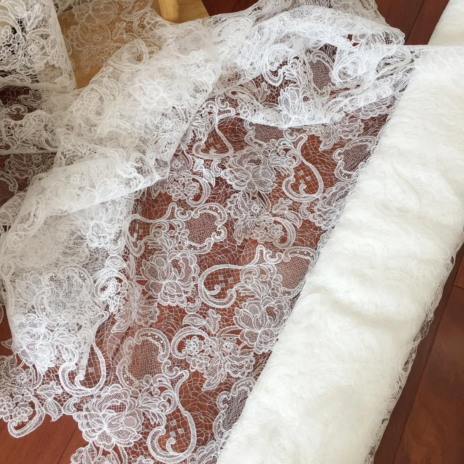 1 Yard Pailletten-Alençon-Spitzenstoff mit Kreisen in Elfenbein-Schwarz, Blumenstickerei-Stoff für Hochzeitskleider, Spitzenkappen – Detail 13