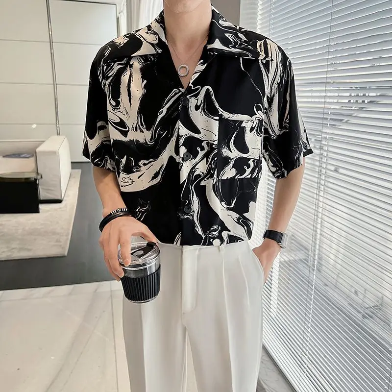 

2023 Summer Trend Handsome Korean Version Vintage Casual Short Sleeve Lapel Fashion Printed Spliced Button Pocket Loose Shirt