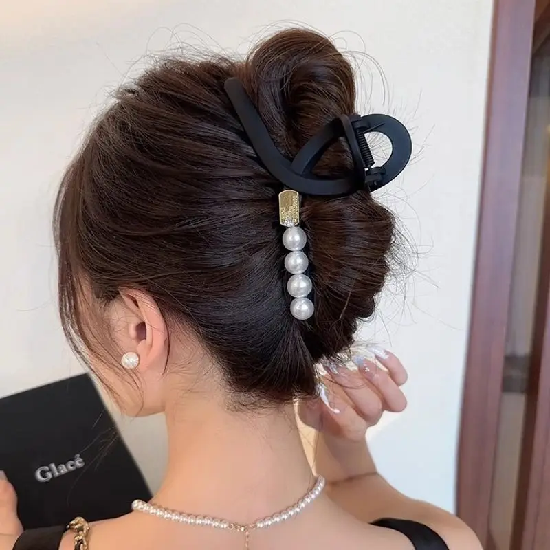 1pc Retro koreanische gefrostete Haars pange für Frauen mit einem High-End-Gefühl, große Greif klammer für Frauen mit lockigem Haar, Hai-Clip