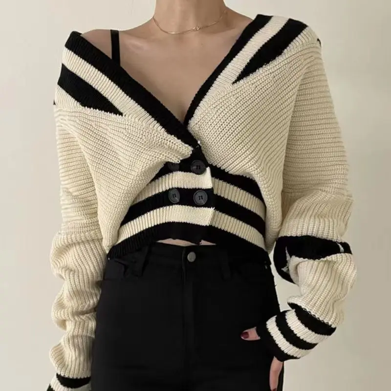 

Женский трикотажный кардиган с V-образным вырезом и длинным рукавом