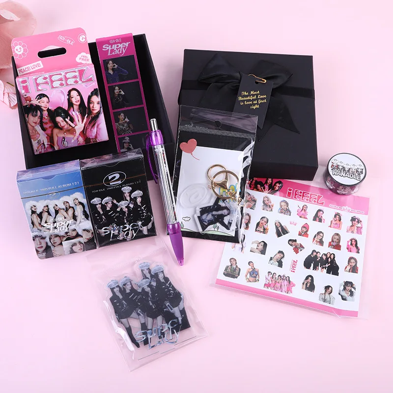 

KPOP (G)I-DLE Super Lady I Feel YUQI, Подарочная коробка, включая фотокарту брелок, наклейка Standee