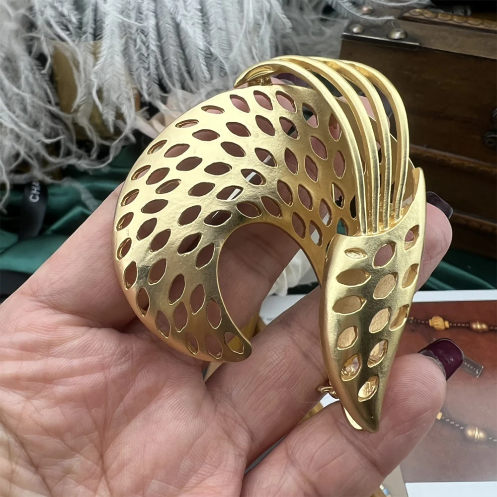 Fashion Senior Temperament Brass gold platings exquisite Corsage pins Brooch for women's girl gift  Jewelry Accessory