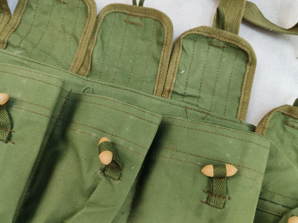 GENUINE MILITARY ORIGINAL VIETNAM WAR CHINESE TPYE 81AK CHEST RIG AMMO POUCH Made in 1994s