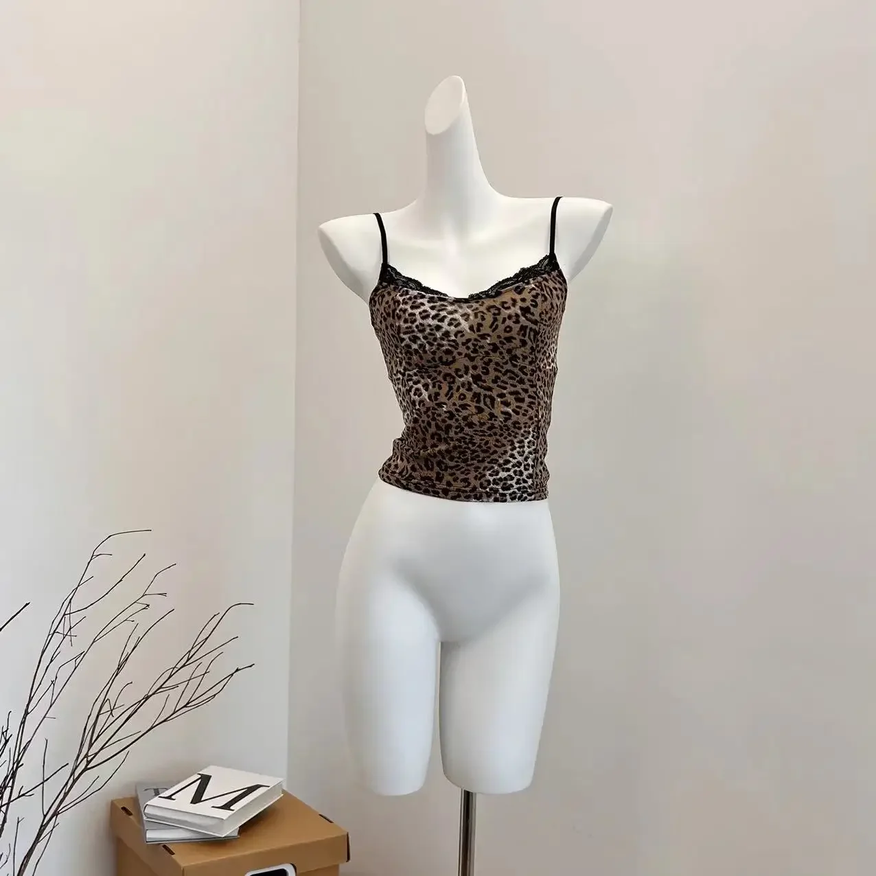 

Women's Leopard Crop Top Fashion Vest Aesthetic Corset Top Sleeveless Off Shoulder Y2k Sexy Tank Tops 2000s Clothes Summer 2024