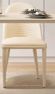 אי המטבח עם שולחן אוכל מתרחב, אחסון משולב למטבח עם מדף גלילה לארון המטבח