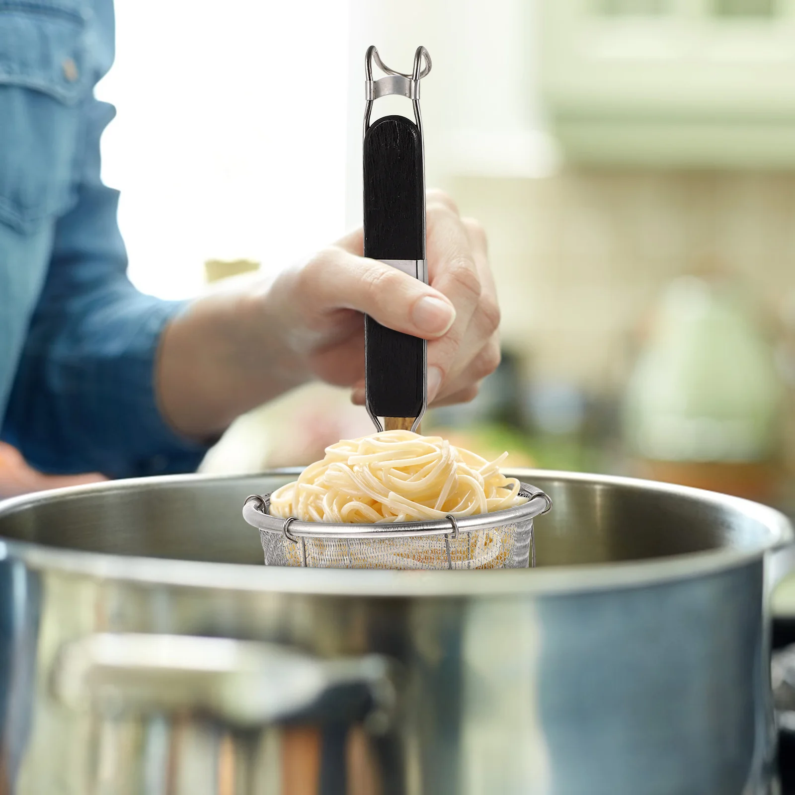 

Noodle Boiling Basket Spagmoss Sifters with Handle Filter Screen Stainless Steel