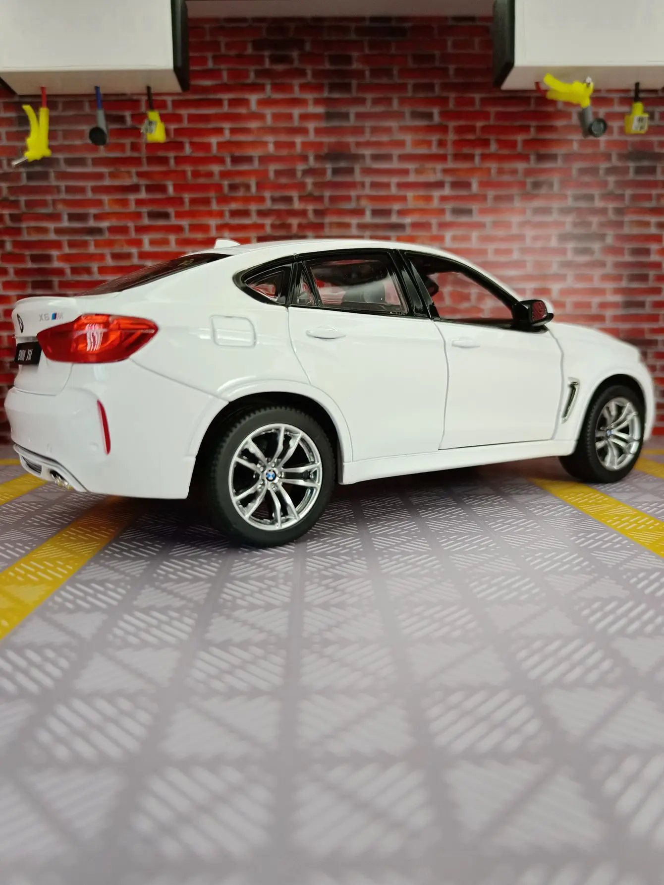 1/24 BMW X6 X6M Coupe SUV Alloy Sports Car Model Diecast Metal Toy Vehicles Car Model High Simulation Collection Childrens Gifts 6