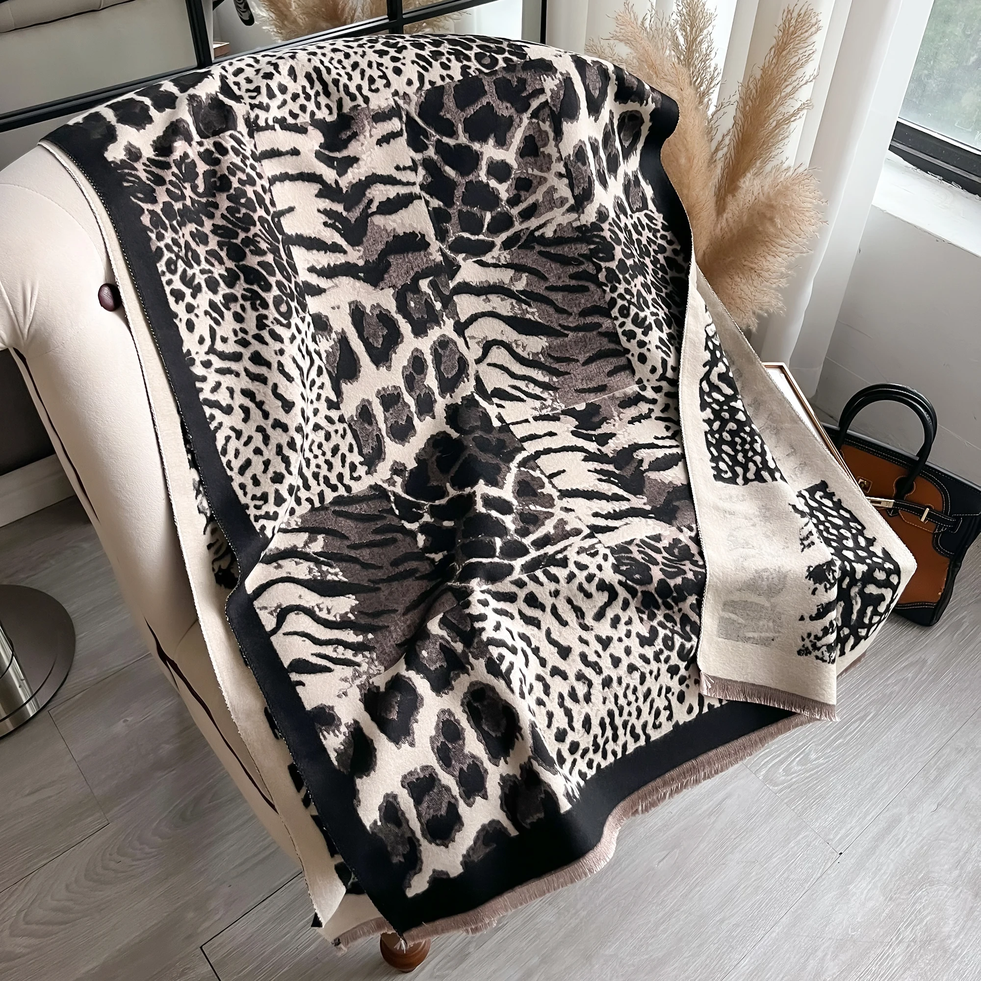 New Luxury Brand Two-Sided Leopard Scarf pashmina Cashmere Soft Warm Fringe Pashmina Shawl Winter Coldproof Windproof Blanket