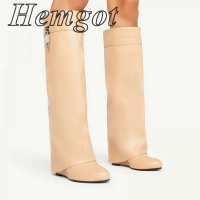 Рисунок 2 - Женские ботинки на толстом каблуке