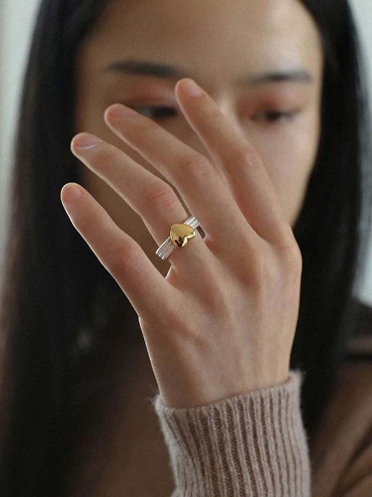 고전과 트렌드가 만나는 Brass 2 Tone Heart Solid Rings