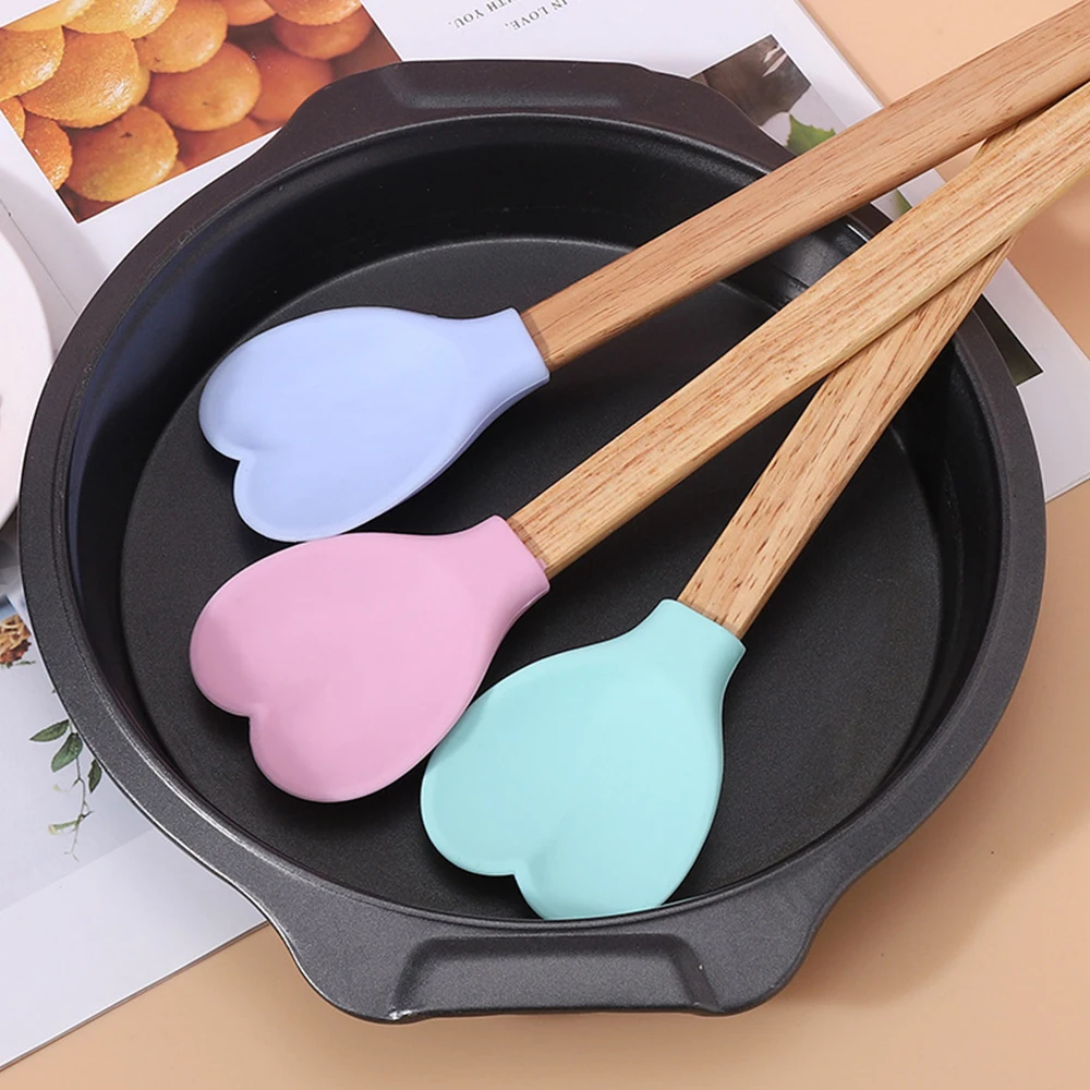 عيد الحب الوردي الحب ملعقة سيليكون على شكل قلب مقبض خشبي ملاعق الخبز أواني المطبخ صنع كعكة الخبز أداة