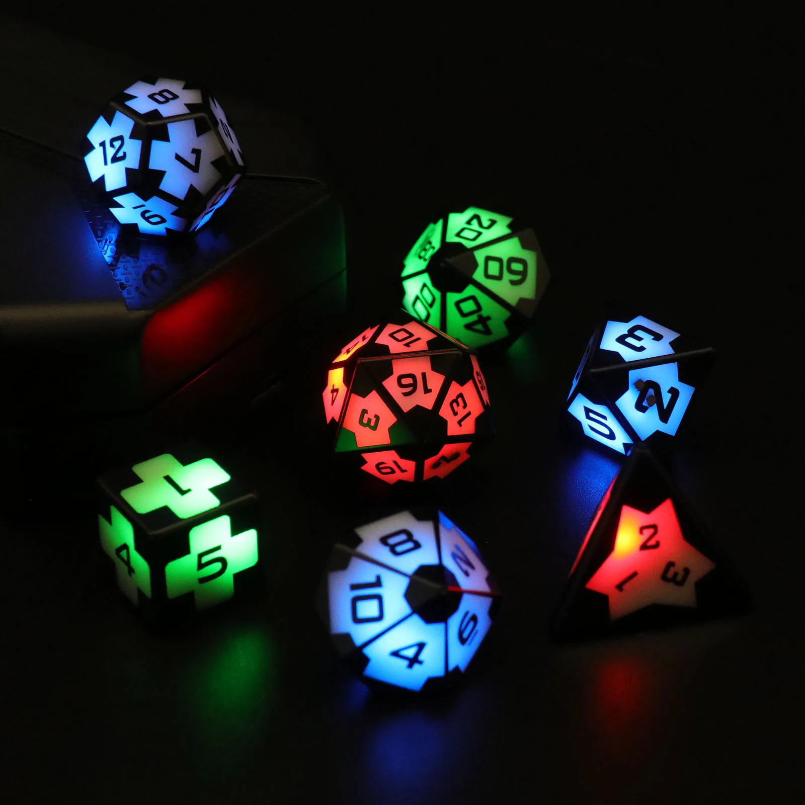 3ColorsStrobeLEDDiceRechargeableDNDLightUpDiceElectronicDice