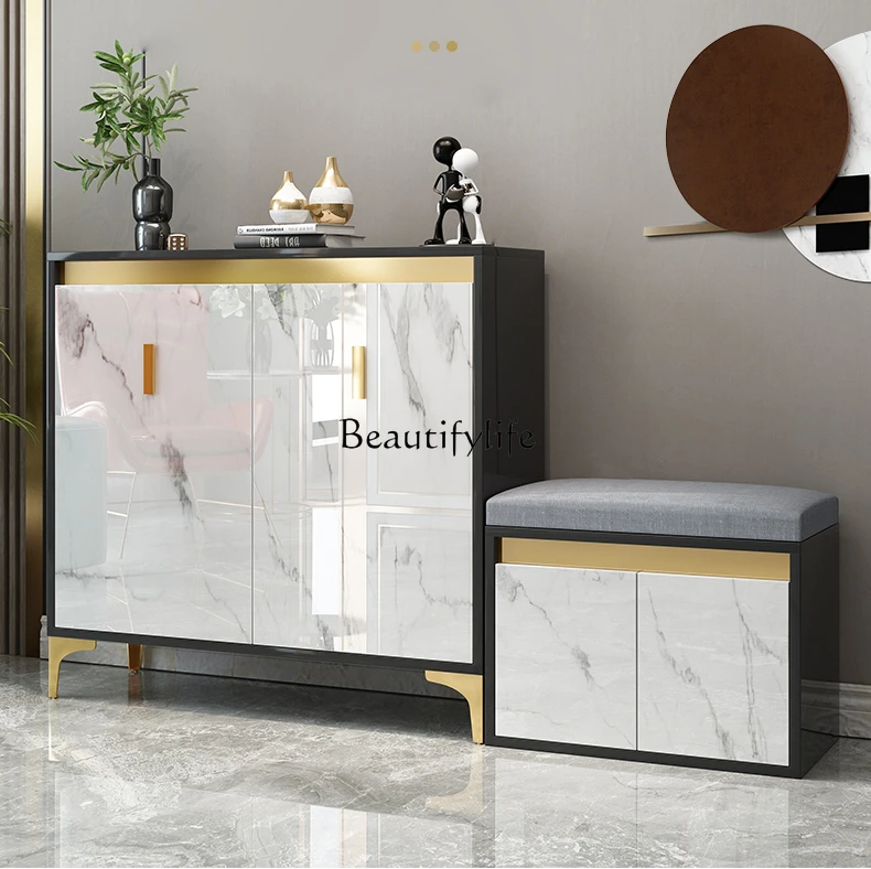 Рисунок 4 - Простой современный шкаф для хранения для дома