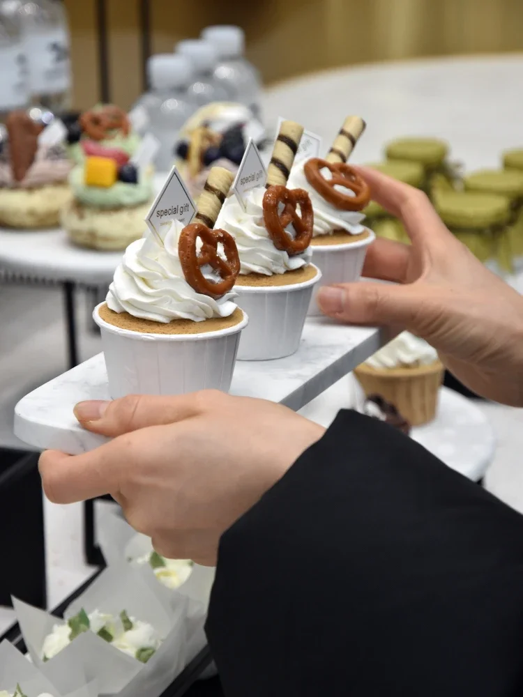 Donuts Pastry Cake Stand Candy Bar Macarons Chocolate Dessert Stand Metal Decor Plateau Presentation etbaking Accessories