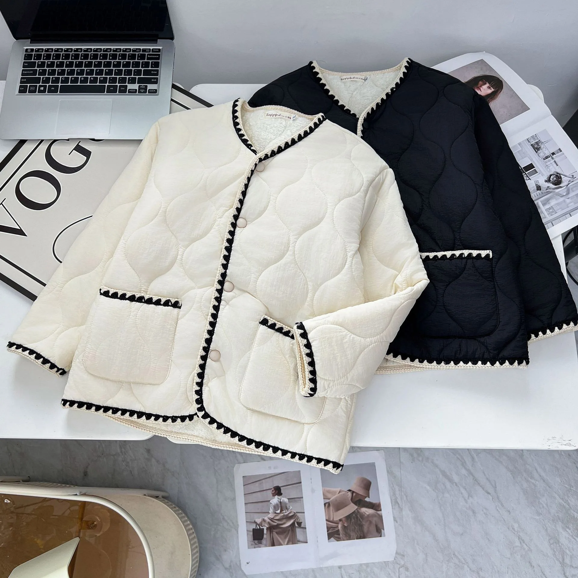 Fashion Chic V-Neck Fleece Parkas Women Winter 2023 Plus Size Casual Clothing Small Pockets Padded Coat Thermal Wadded Jacket