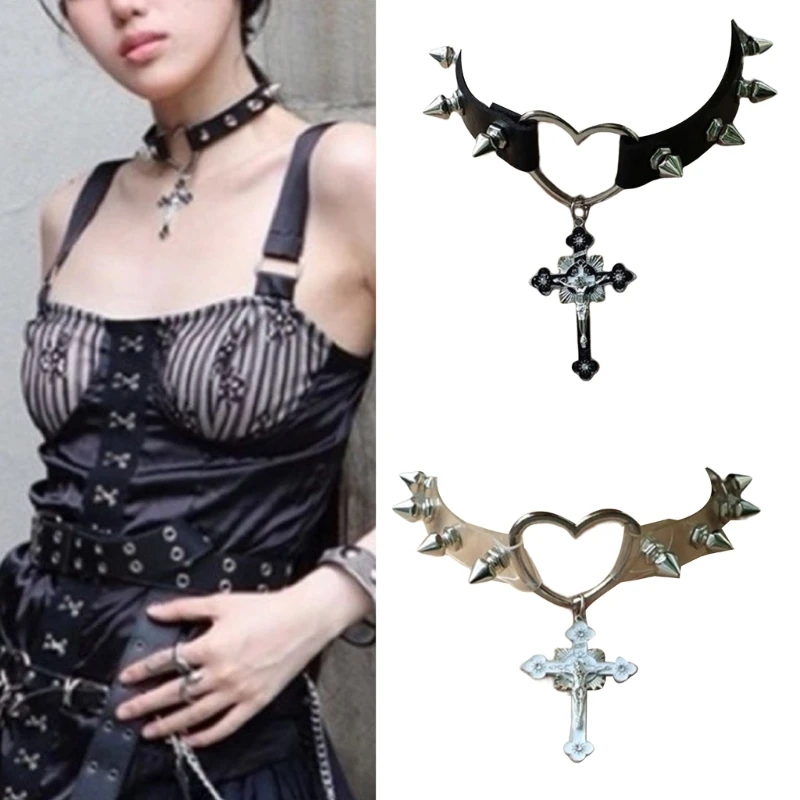 

Очаровательное колье-чокер с крестиками в готическом стиле из искусственной кожи с заклепками и сердцем