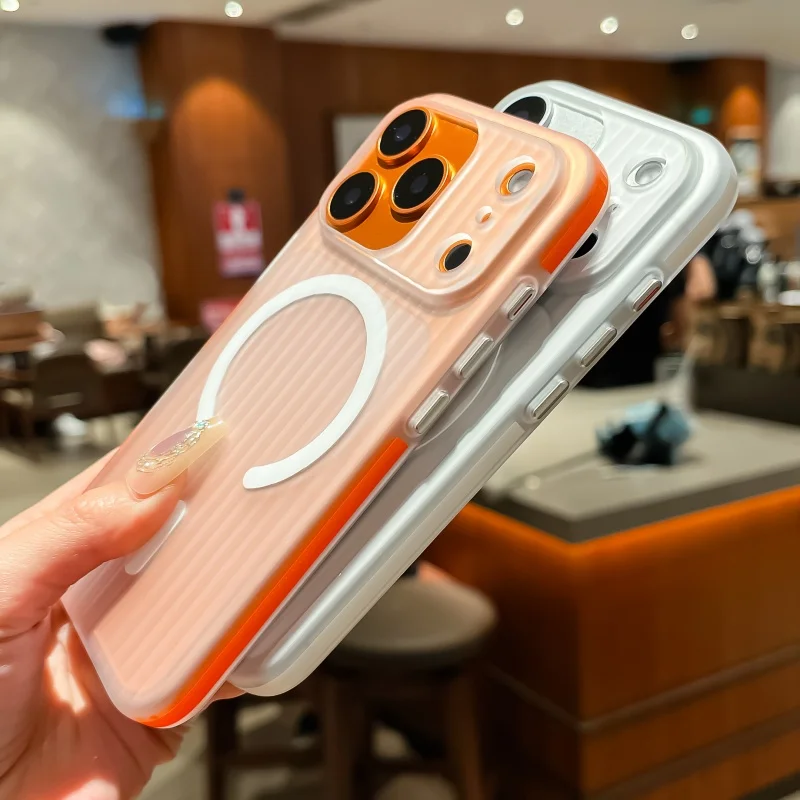 Sleek Frosted Clear Bumper Case with Corrugated Stripes for MagSafe Wireless Charging