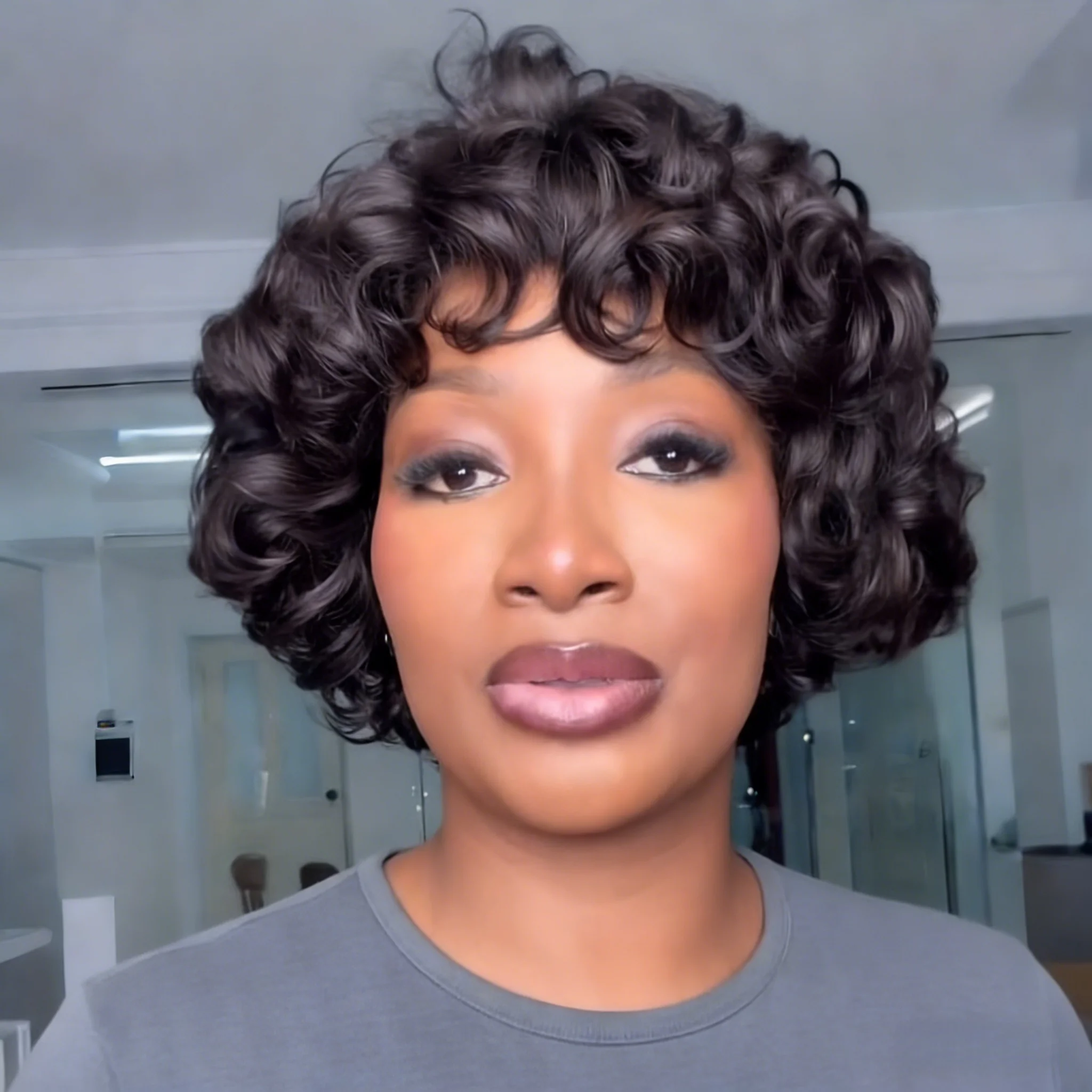 ?   브라질산 인모 가발 짧은 픽시컷 에그밥, 탄력 있는 곱슬머리, 자연스러운 스프링 컬, 여성용, 풀머신메이드