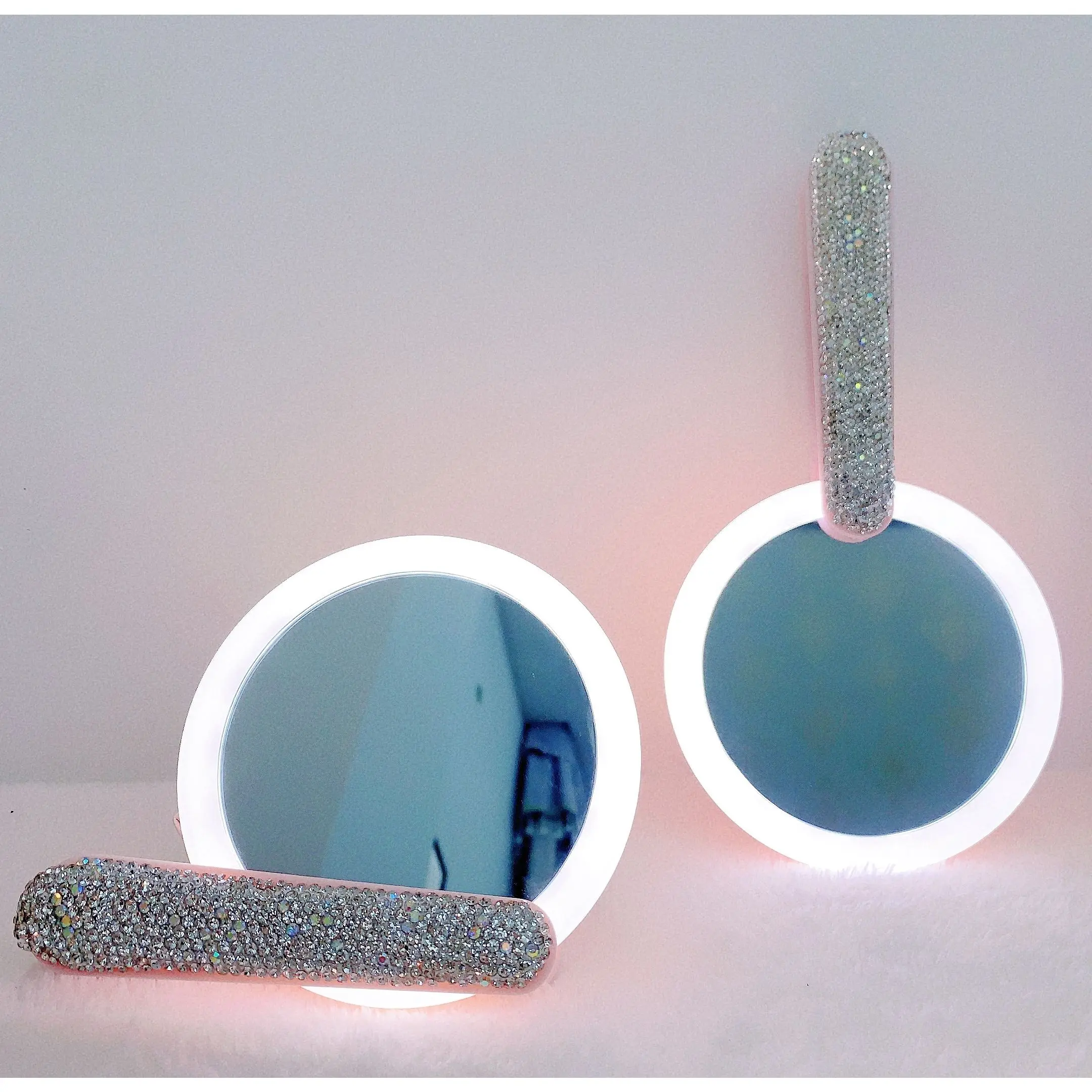 

Зеркало для макияжа с бриллиантовой ручкой, ручной светодиодный фонарик с маленьким зеркалом, вращающееся портативное зарядное устройство принцессы