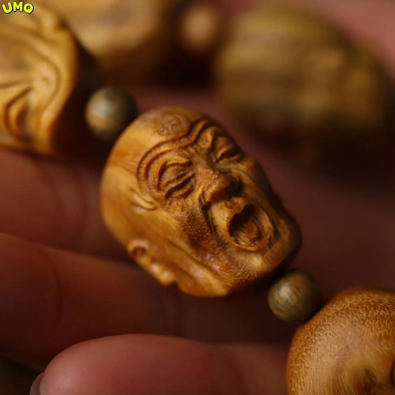 

High Quality Natural 18 Arhat Buddha Beads Carved in Green Sandalwood Hand Strung with Pixiu 2.0 Male Leaflet Rosewood 108 Beads