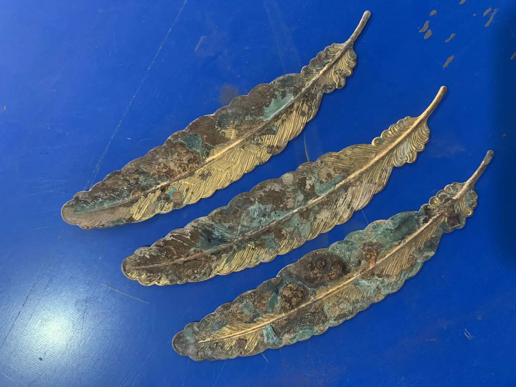 

Rare old Chinese Han Dyansty(25--186)gilt copper feather statue,Free shipping