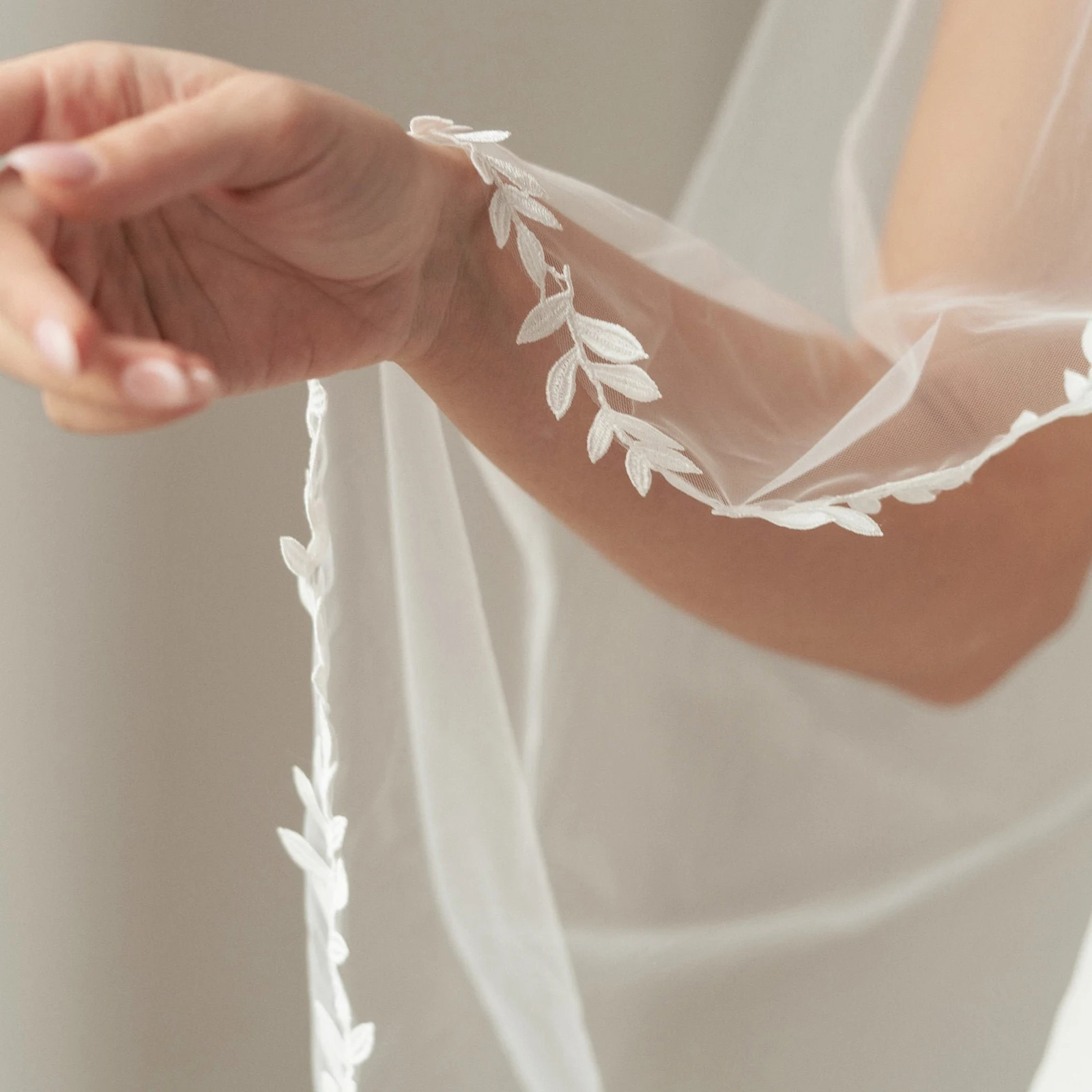 Wedding Veil Lace Edge Bridal Veils 3M White Ivory Thin Scallop Lace Trim Cathedral Mantilla Bride Accessories V129