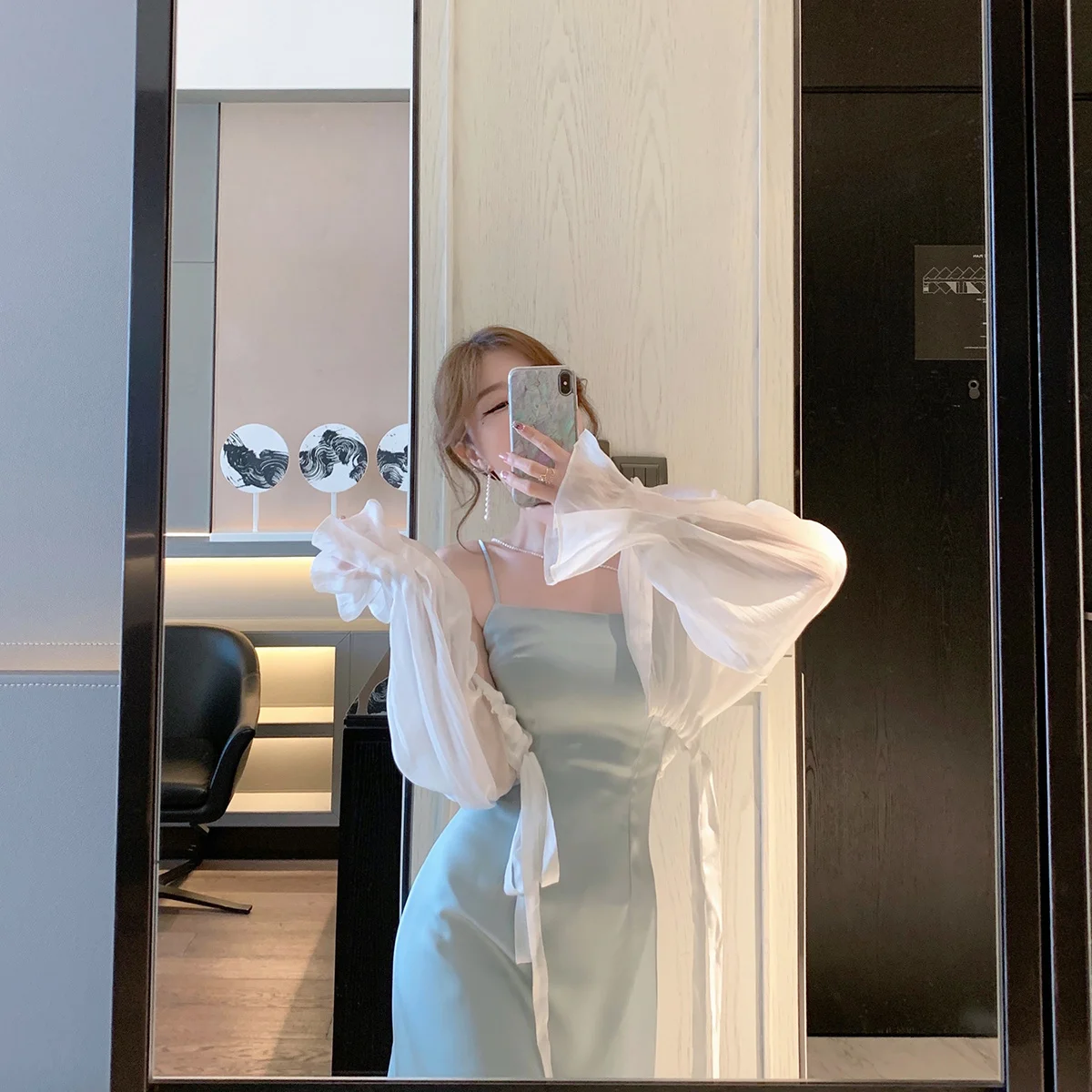 

Summer High Grade Silky Smooth Satin Suspended Dress for Women with a Slim Waist and Medium Length Bottom Skirt