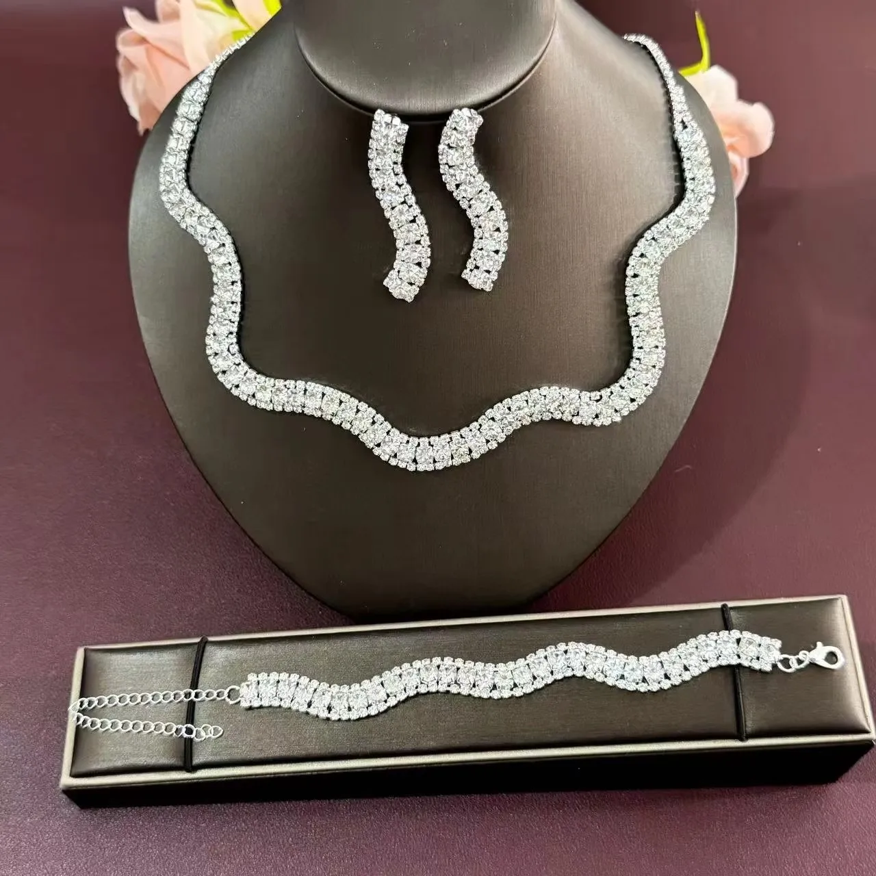 Conjunto de 4 piezas de joyería de lujo minimalista y elegante para mujer, ideal para bodas, banquetes y fiestas. Sd91b1dab11d546328f43552cde833183C