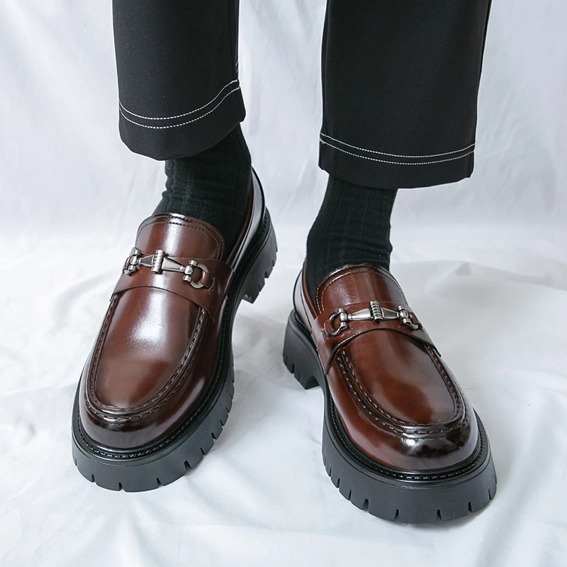 أحذية رجالية جديدة كاجوال بدون رباط ذات نعل سميك لزيادة الطول، أحذية جلدية أنيقة للأعمال، أحذية رسمية للرجال للارتداء الخارجي
