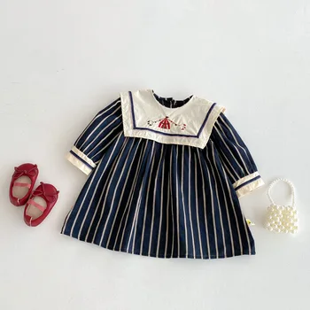Abito da bambina 2025 Autunno Nuovo abito ricamato per bambini retrò Abiti da principessa a maniche lunghe a righe