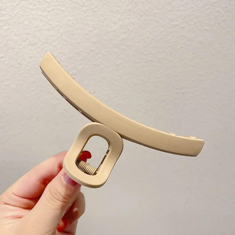 Рисунок 6 - Красочные пластиковые заколки для