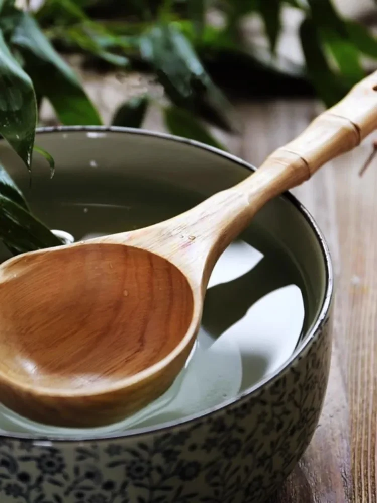 *Long handle water scoop Solid wood bamboo handle Rice scoop Kitchen wooden spoon Wooden bucket Sauna water spoon