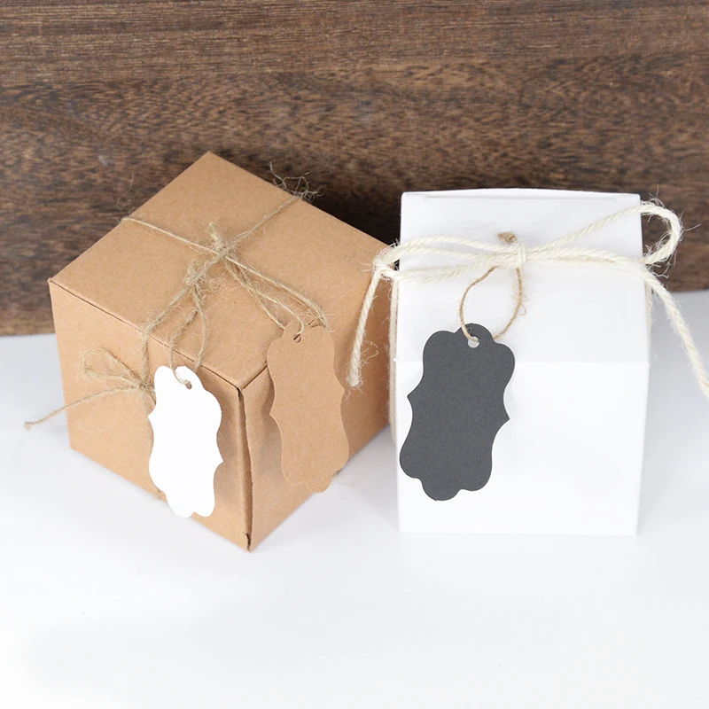 G2PLUS 100 PCS Etichette Regalo,Etichette in Carta Kraft,6x6CM Tag Regalo Etichetta Rotonda con Spago per Matrimoni,Compleanni e Natale (Bianco