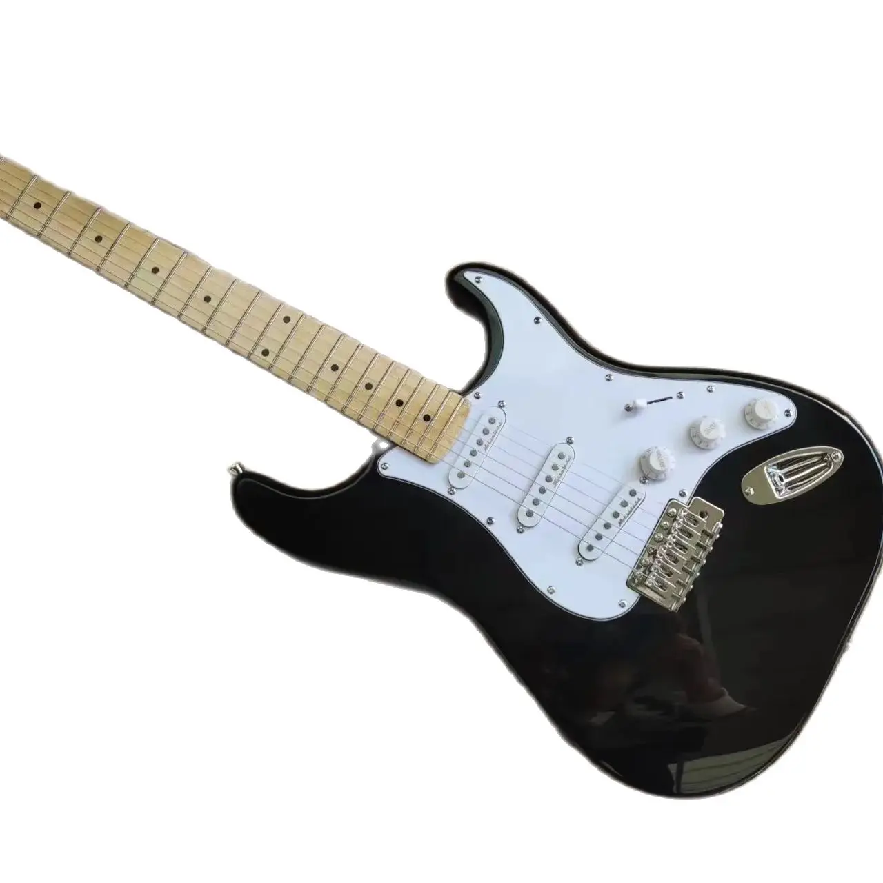 

Оптовая продажа с завода, электрическая гитара black ST, белая защита, пикап SSS, может быть настроен в соответствии с требованиями, fr