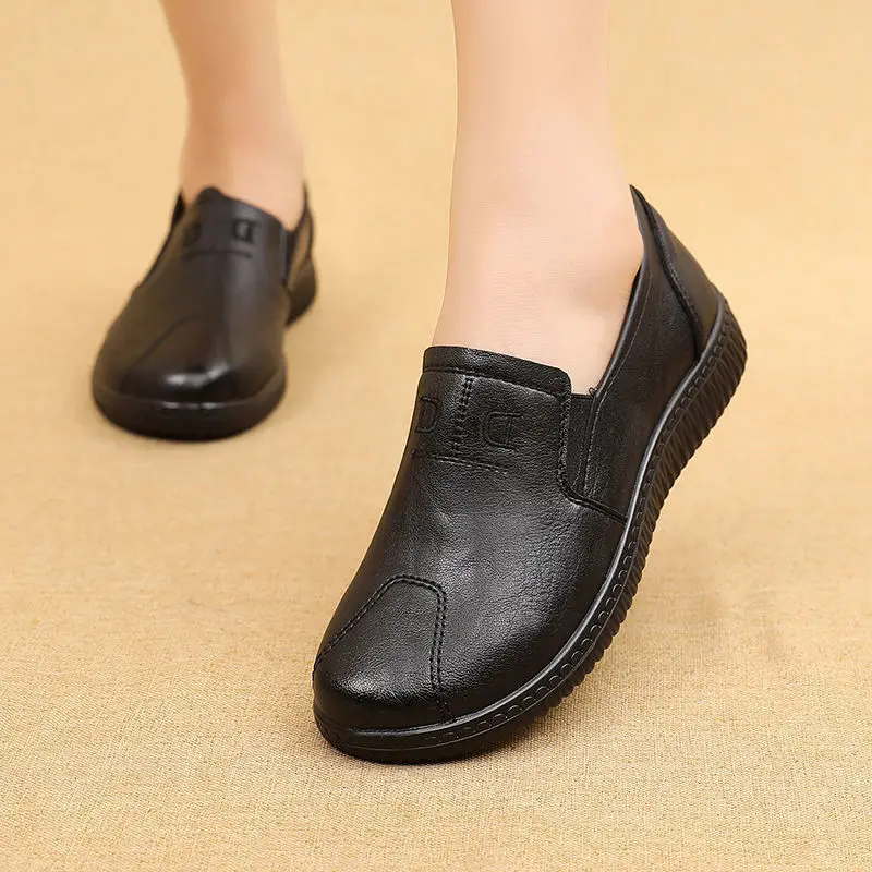 Mom Leather Shoes for Woman Comfortable Spring Summer Black Loafer Shoes Mother Ladies Soft Sole Lazy Flats Shoes 4