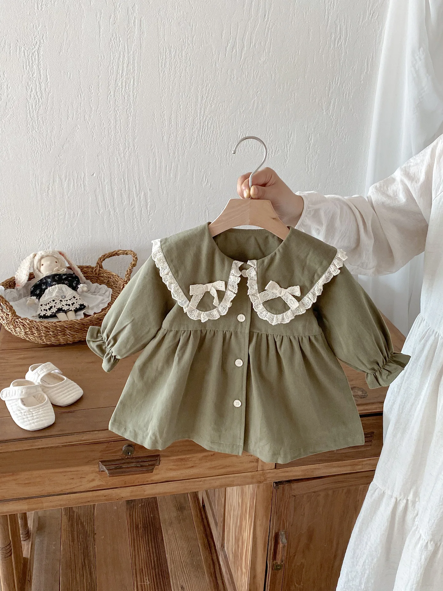 Girls Vintage Lace Collar Long Sleeve Coat