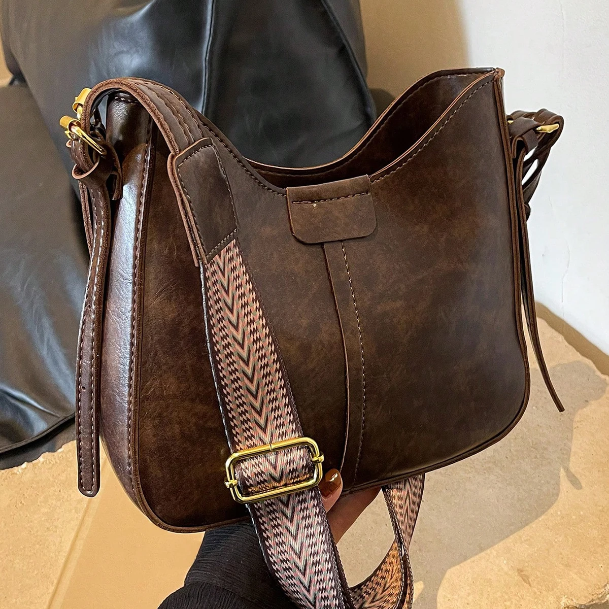 Versatile retro crossbody shoulder bag in solid color with textured design – women’s daily fashion accessory. 4578