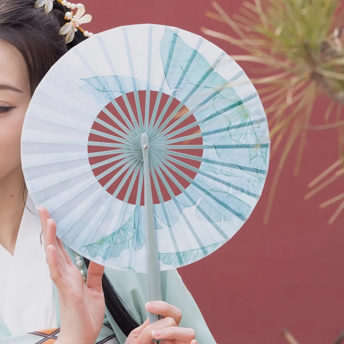 Bamboo Round Hand Fan 'Rain Hits Banana Leaf' Chinese Vintage Fan for Women Hanfu Qipao Dance Performance Oriental Elegant
