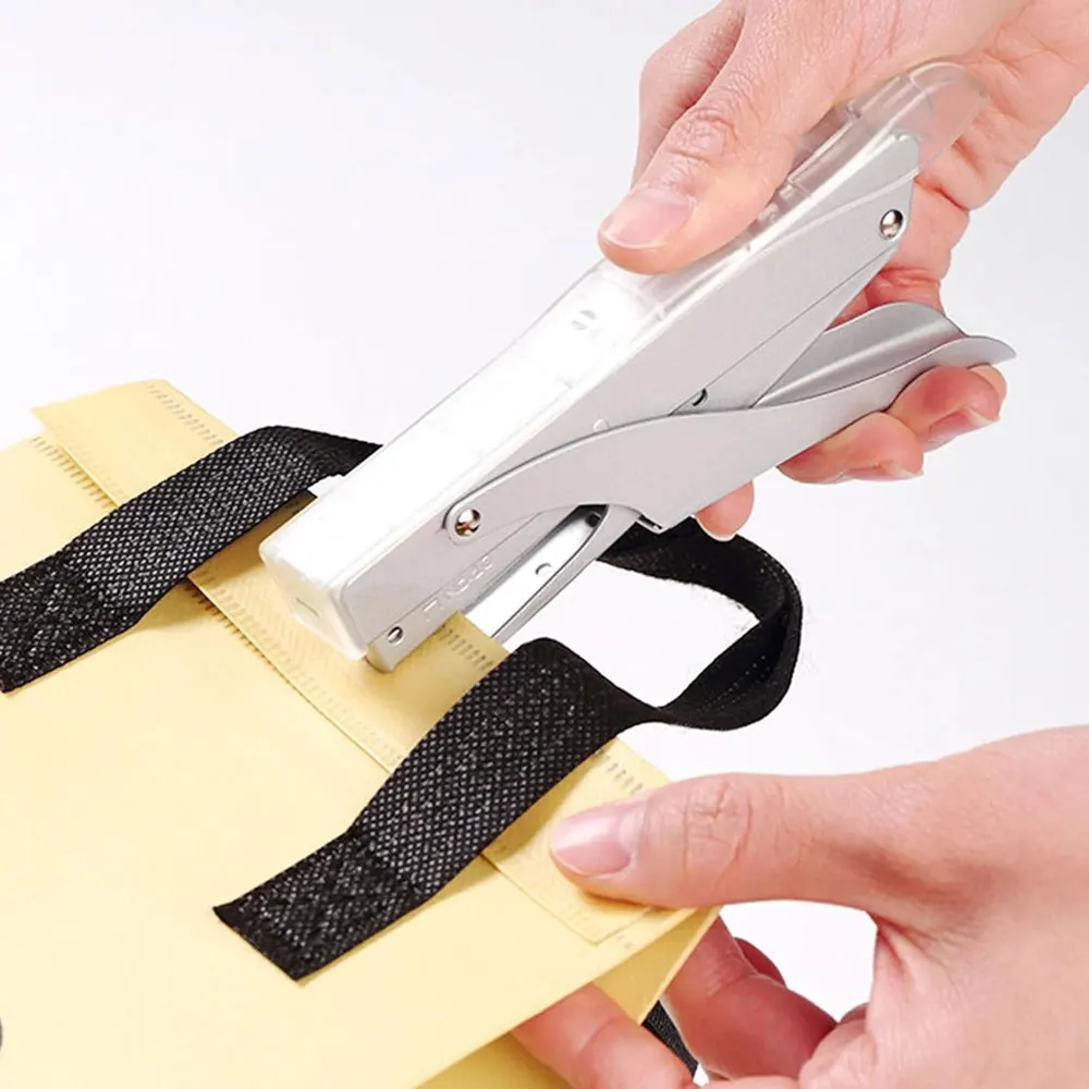 1개의 금속 휴대용 스테이플러, 레버 작동으로 손쉬운 사용 가능, 10 사이즈 스테이플 사용, 한 번에 10장의 종이를 스테이플링할 수 있습니다.