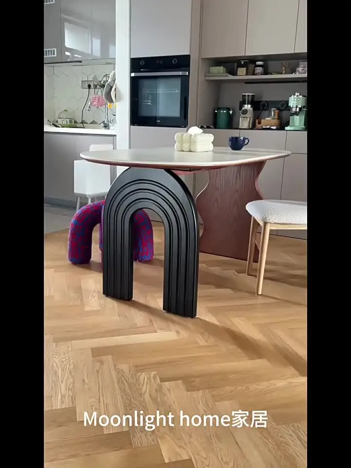 Обеденный стол из массива дерева