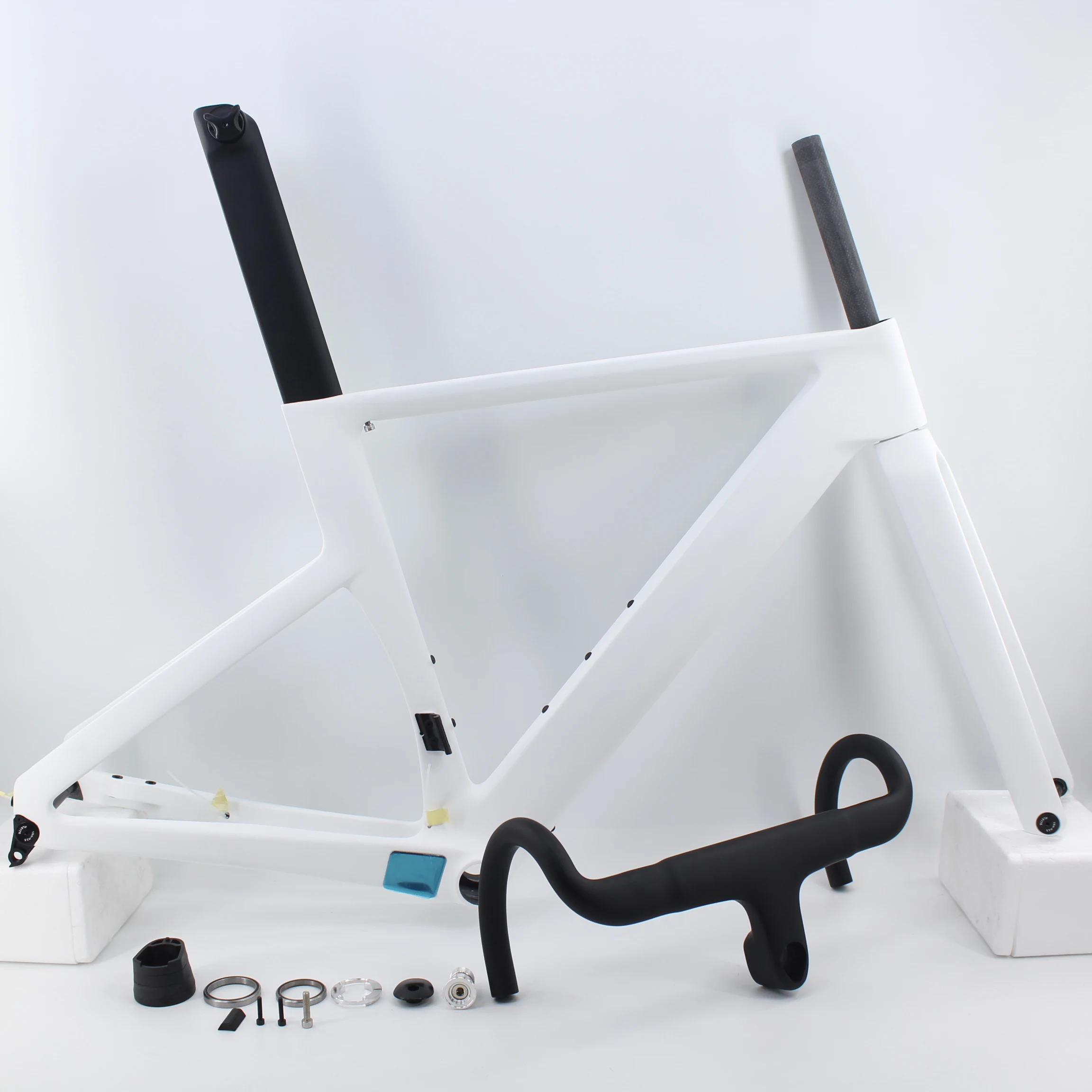 New 700C Fully concealed cable Road Bike Full Carbon Fibre