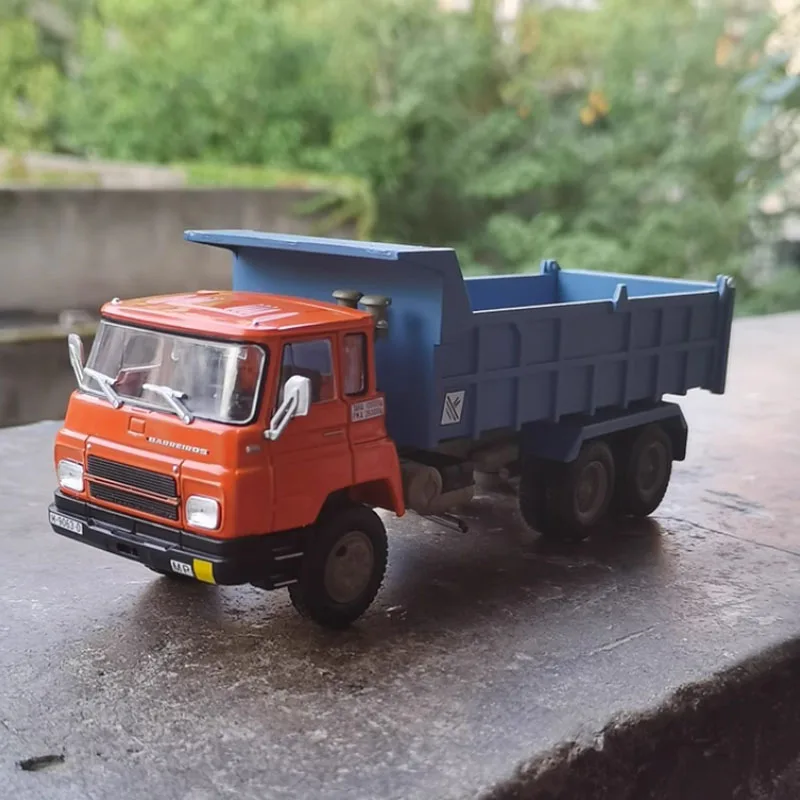 شاحنة قلابة